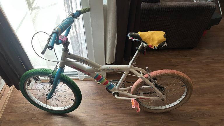 Girls bicycle / bike for sale
