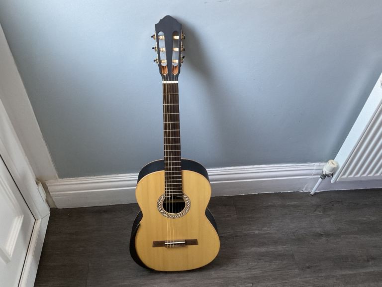 Karl Hofner HLE- SPF24 classical guitar