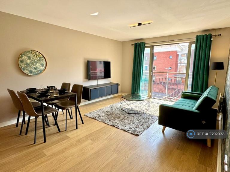 3 bedroom flat in Albion Street, Wolverhampton, WV1 (3 bed) (#2792933)