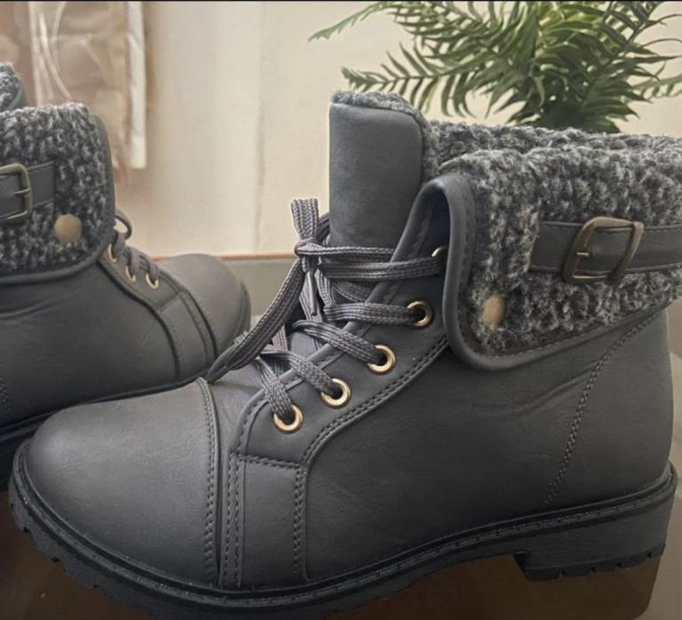 Sole London Boots with shearling lining size UK 6 anti slip hard sole