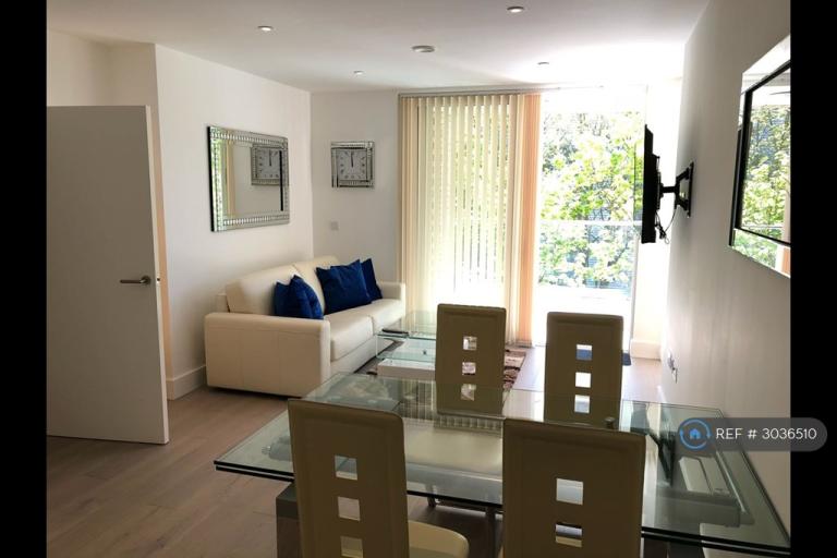 1 bedroom flat in Claremont House, London, SE16 (1 bed) (#3036510)