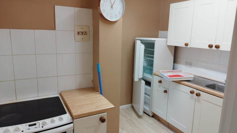 Small one Bed Flat with off street Parking on Luton/Dunstable border