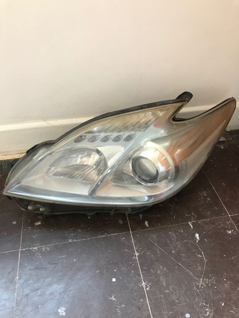 Toyota pruis Headlight 