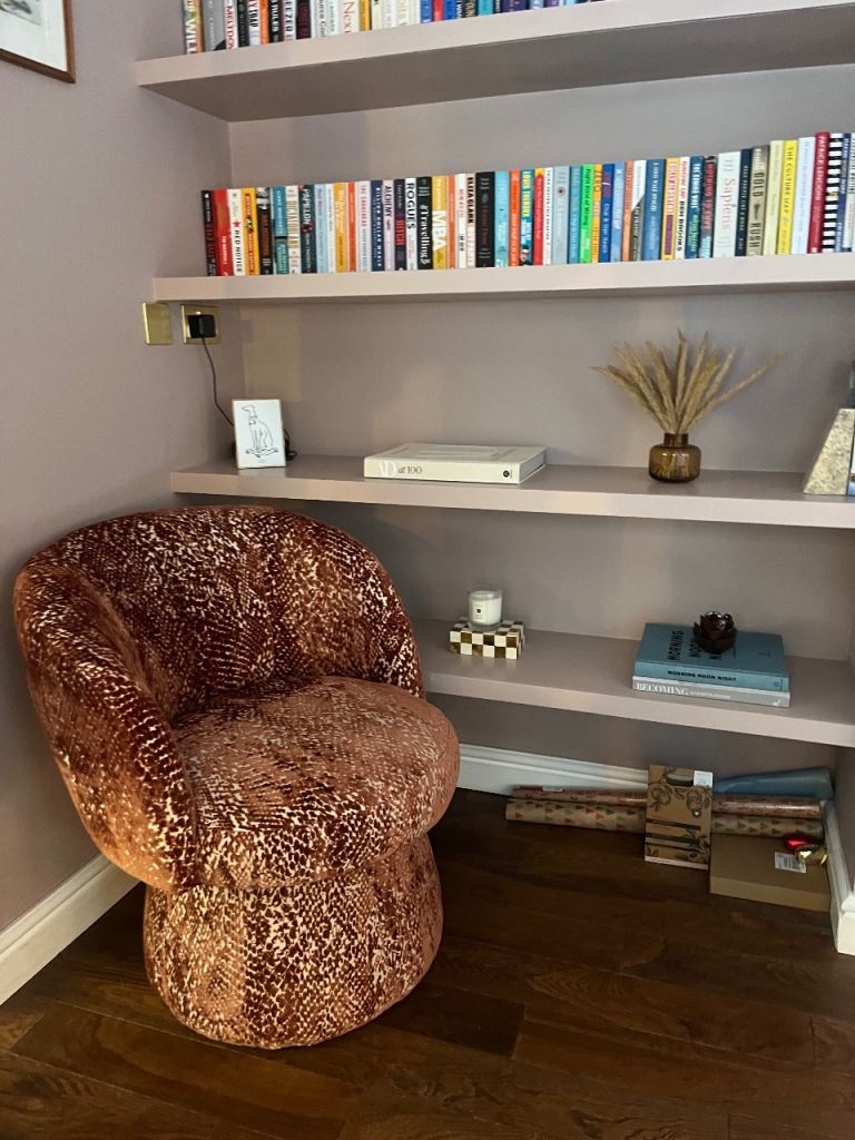 Velvet swivel armchair 