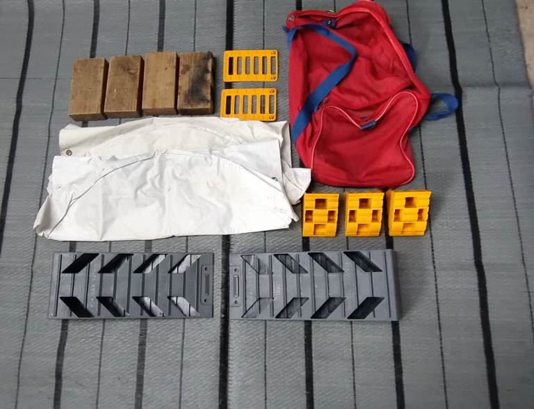 CARAVAN LEVELLING RAMPS