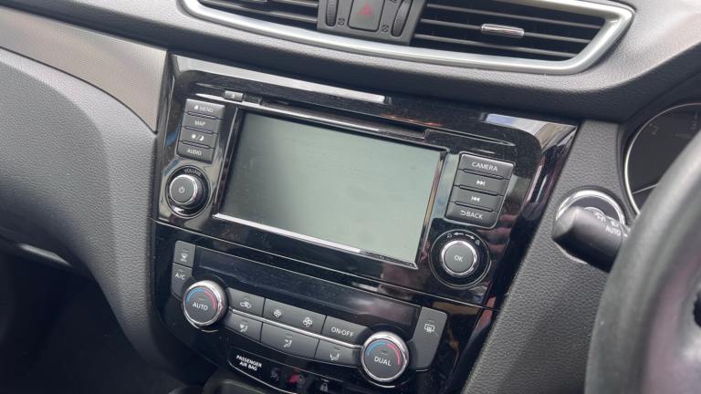 Nissan qashqai N1.5 dCi 115 N-Connecta 5dr 2 owners full Nissan history stunning