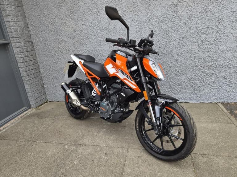 2019 KTM 125 Duke very low mileage  Learber legal with CBT & L plates