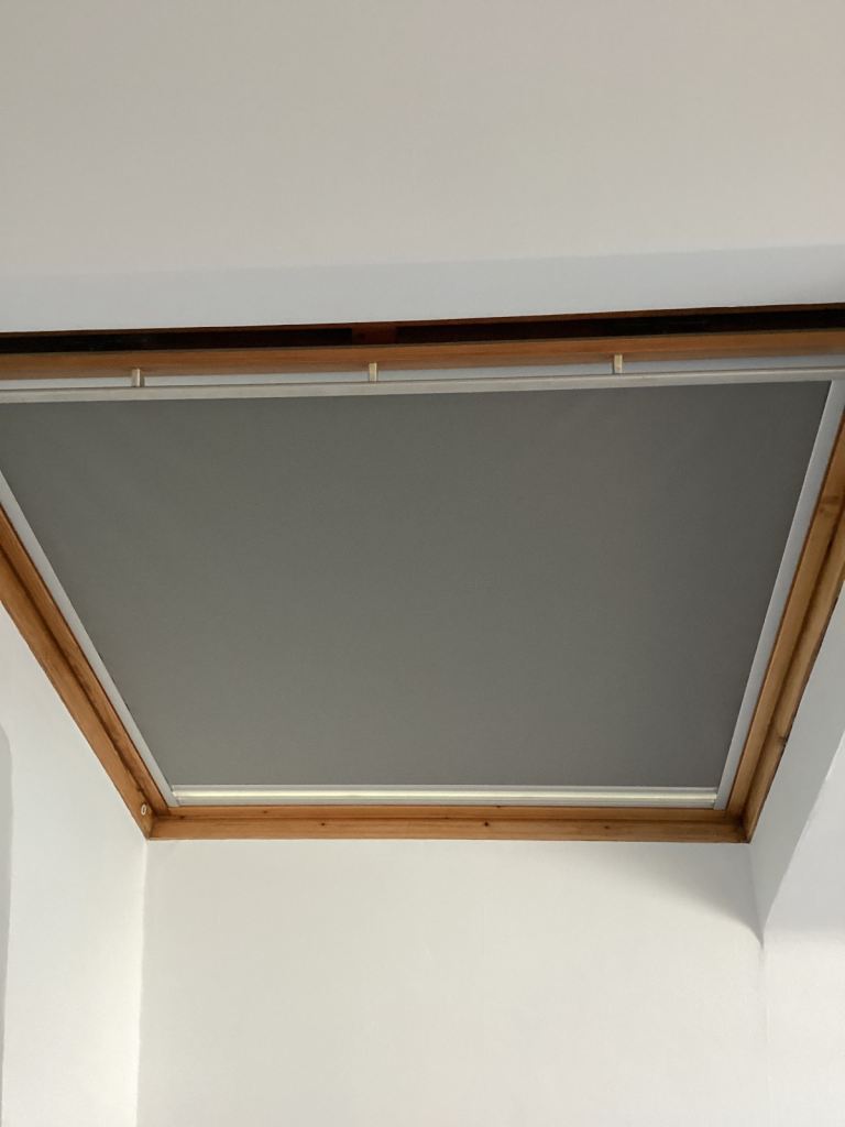 Velux blind for window GGL8 / GGL 8 grey manual duo blackout  blind RRP £170 