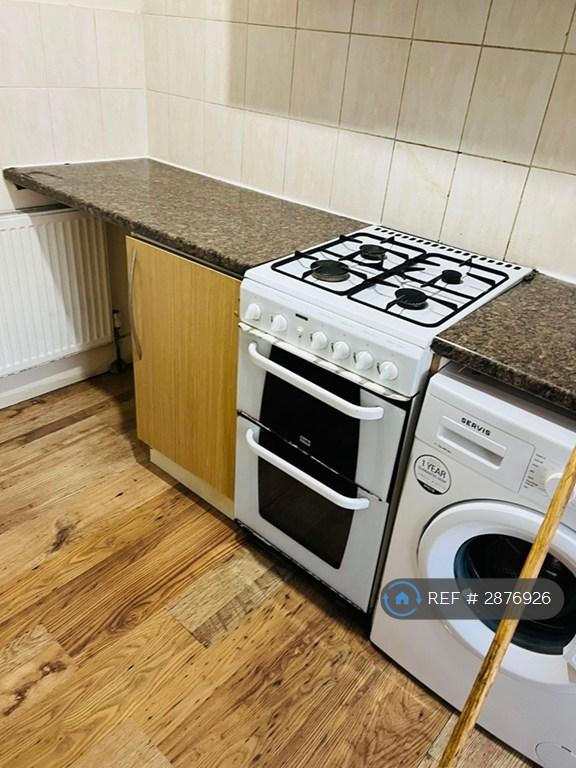 1 bedroom flat in Barking Road, East Ham, E6 (1 bed) (#2876926)