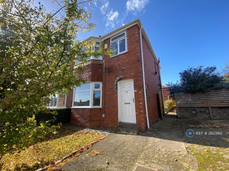 3 bedroom house in Raynville Avenue, Leeds, LS13 (3 bed) (#2823162)