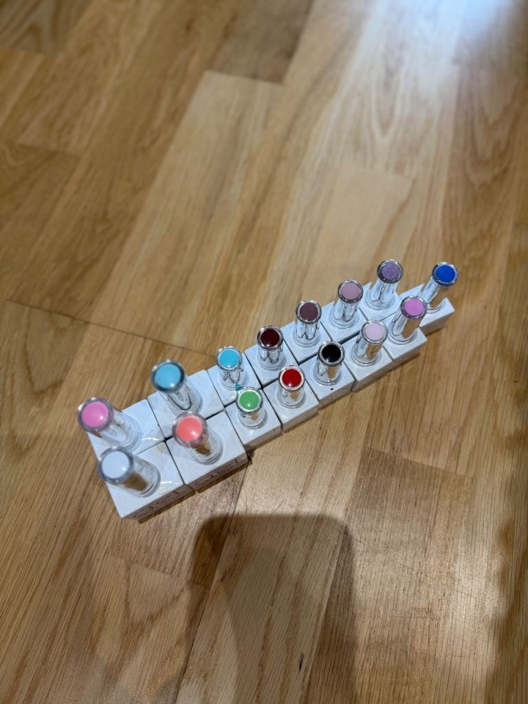 The Gel Bottle Set of 16 Colour Gel Polishes – Good Condition