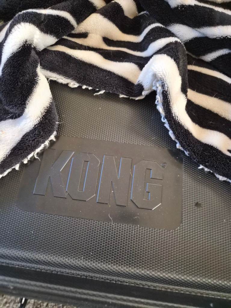 Kong dog cage for medium dogs