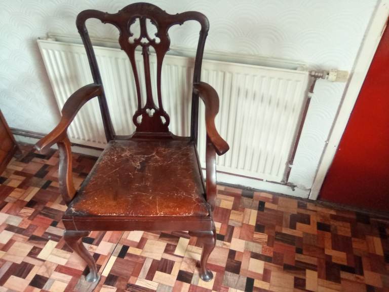 ANTIQUE CARVER CHAIR
