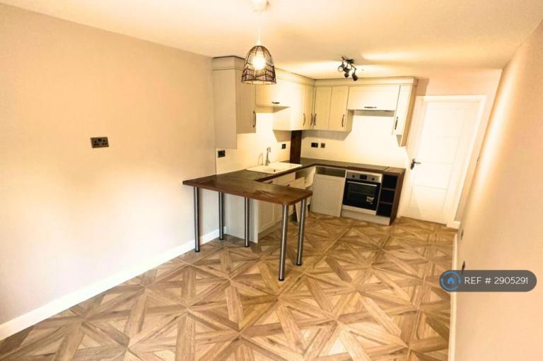 2 bedroom flat in Eastbrook Close, Woking, GU21 (2 bed) (#2905291)