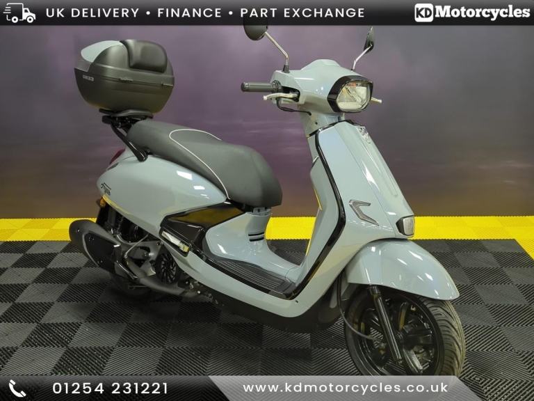 SYM Fugue 125cc Learner Legal Scooter FREE Top Box