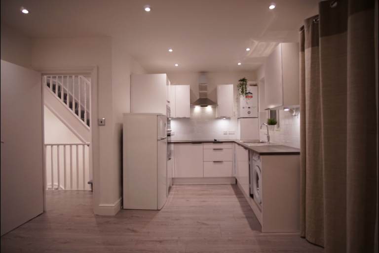 3 Bed 2 Bath Flat in Manor Park E12