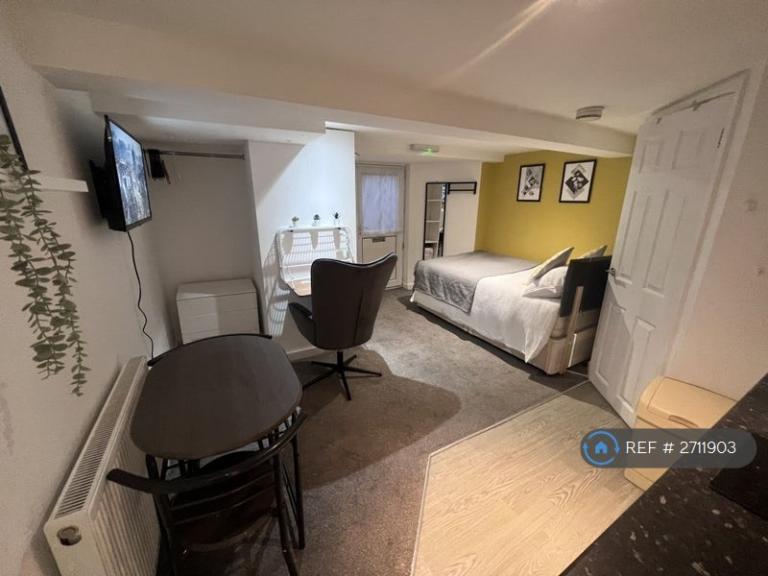 1 bedroom in Duncan Road, Gillingham, Kent, ME7 (#2711903)