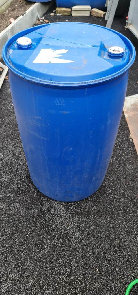Empty barrels 