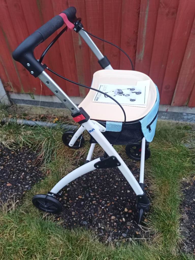 Breeze indoors/outdoors rollator/walking aid