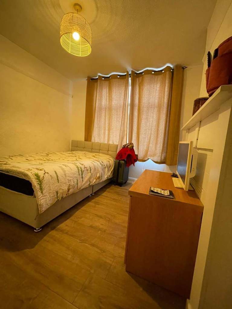 4 Bed House Loughborough LE11 Near Loughborough Hospital | COMPANY LET ALLOWED