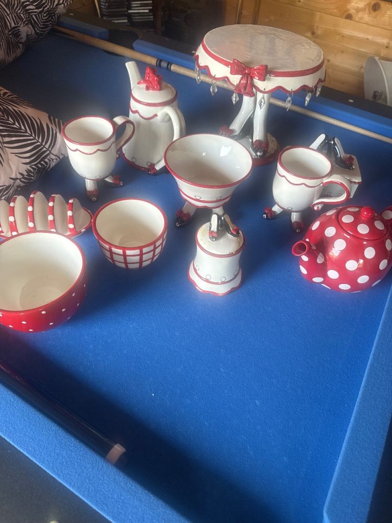 Vintage Tea set and cake stand 