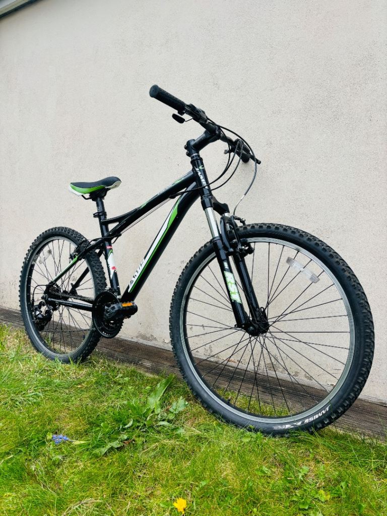 JAMIS BIKE IN AMAZING CONDITION 