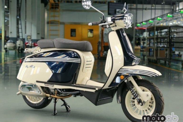 Royal Alloy GP 125cc Modern Classic Retro Automatic Moped Scooter For Sale