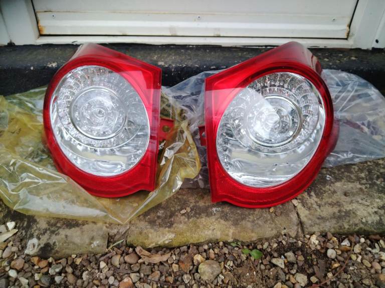 VW Passat B6 (2005 to 2010) Estate Outer Rear Lamps 