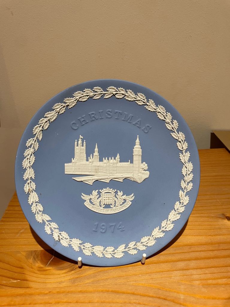 Wedgewood Christmas 1974 Houses of Parliament Commemorative Plate