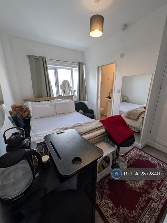 1 bedroom in Lakehall Gardens, Thornton Heath, CR7 (#2872340)