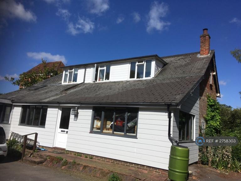 1 bedroom flat in Brook End, Guildford, GU5 (1 bed) (#2758303)