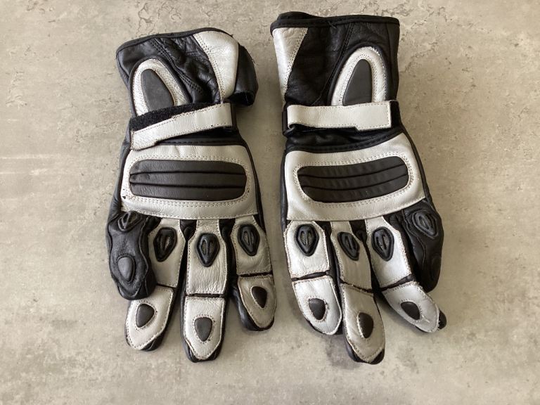 Motorcycle gloves 