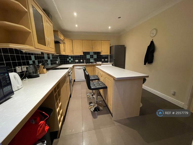 3 bedroom flat in Clarendon Street, Glasgow, G20 (3 bed) (#2557779)