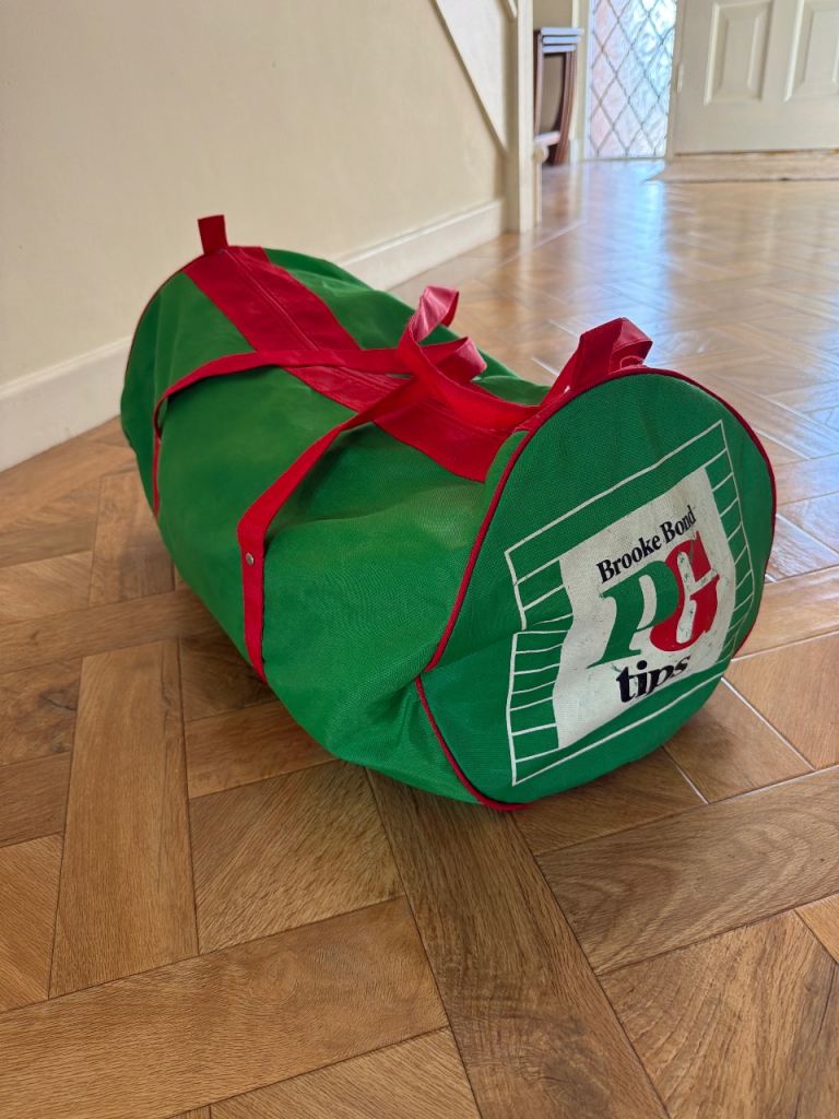 PG Brook Bond tips bag cylinder shape