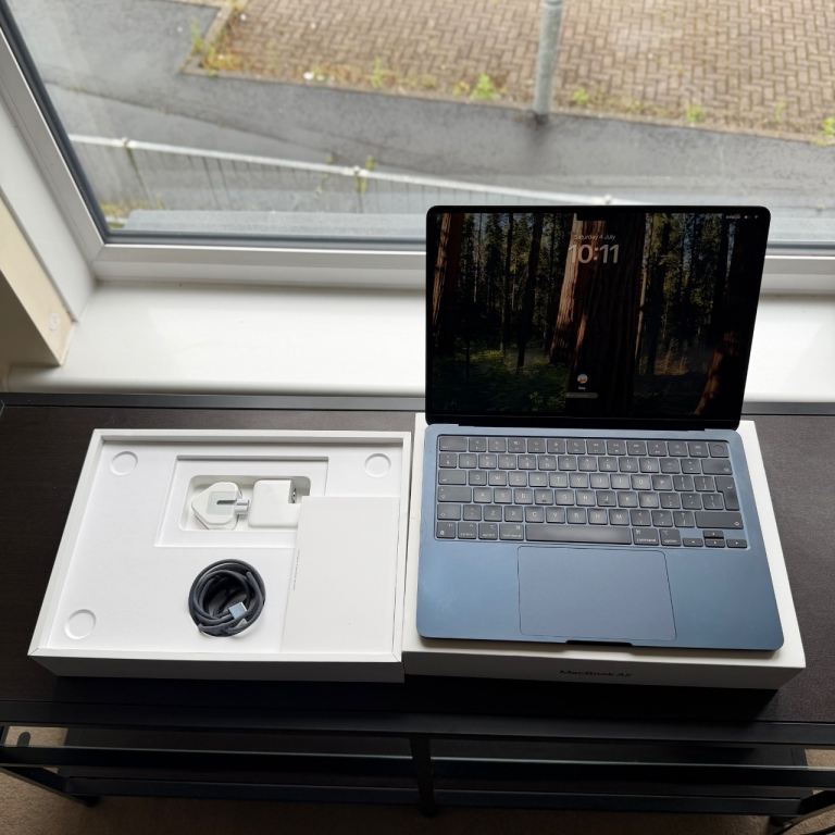 Apple MacBook Air (M2) in Blue – Good Condition