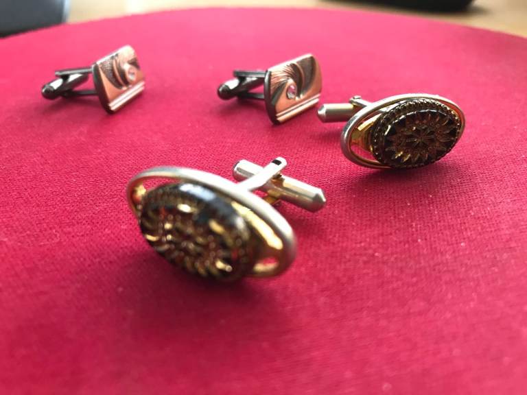 MEN,S VINTAGE 2 PAIRS OF CUFFLINKS ,BARGAIN