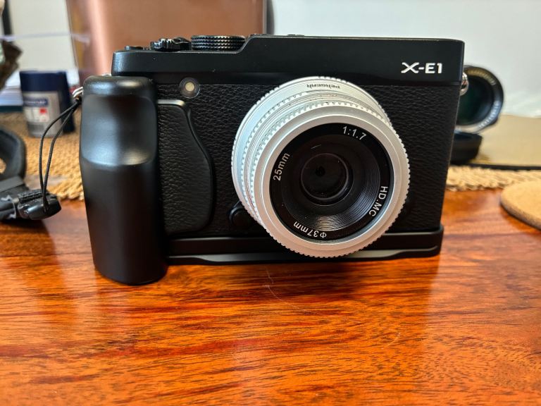 Fujifilm X Series X-E1 16.3 MP Digital Camera black - complete system 4 lenses