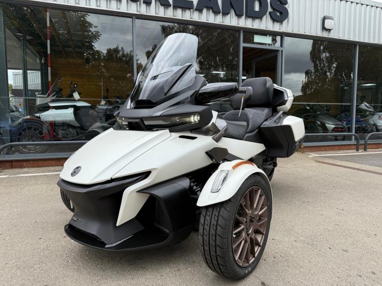 2025 Can-Am Spyder RT Sea to Sky1330cc 6 speed semi auto trike White