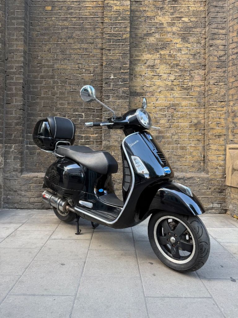 VESPA GTS 300, LOW MILEAGE, ONE YEARS MOT 