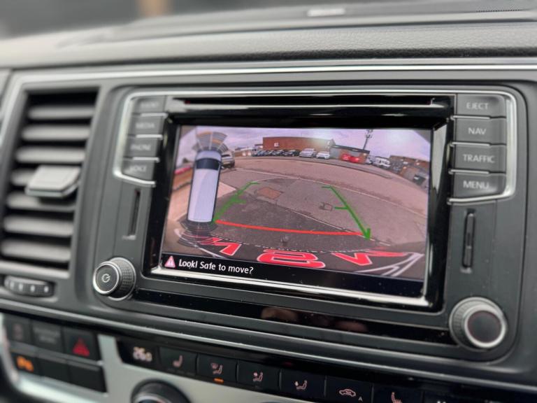 2016 Volkswagen Caravelle 2.0 TDI BlueMotion Tech 204 Executive 5dr DSG MPV DIESEL Automatic