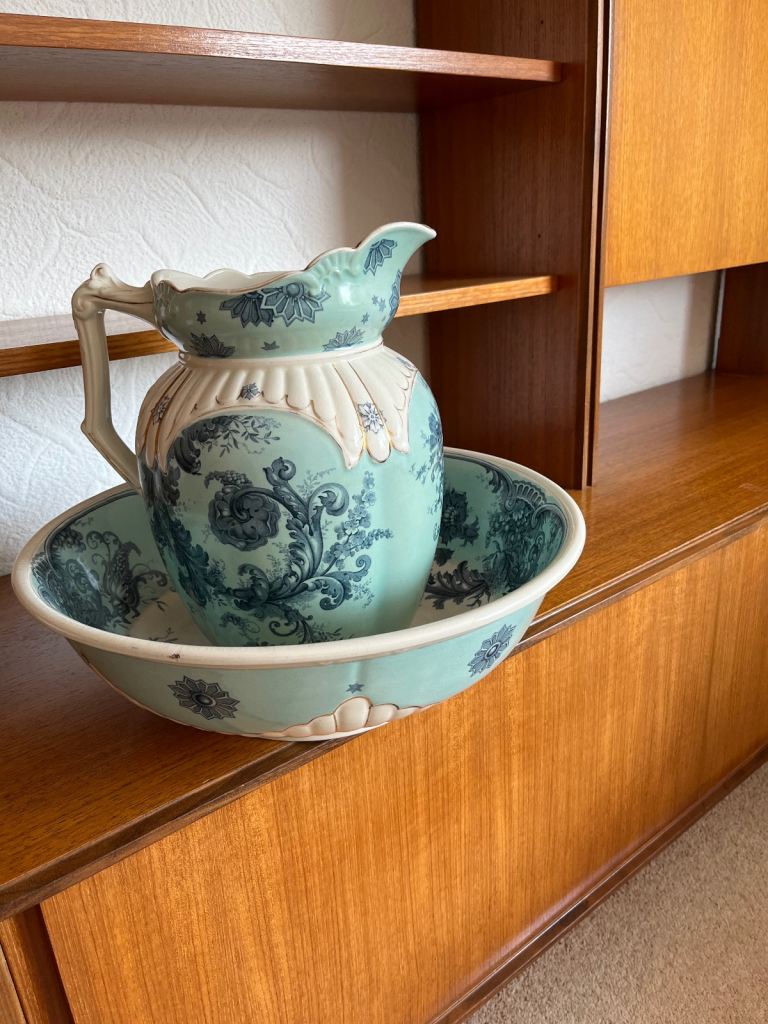 Vintage wash bowl/jug