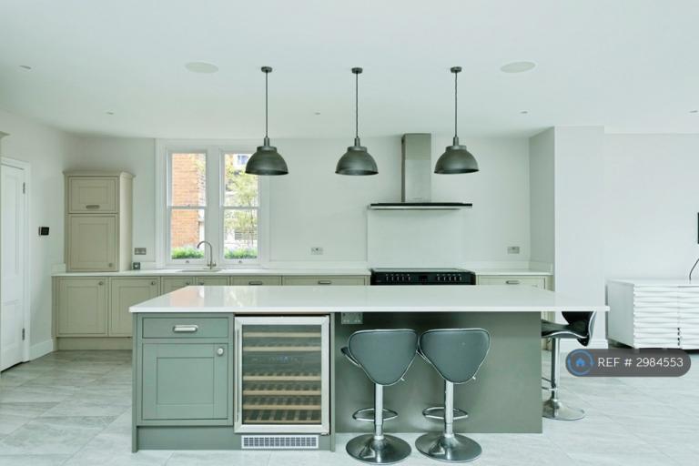 5 bedroom house in Deerings Road, Reigate, RH2 (5 bed) (#2984553)