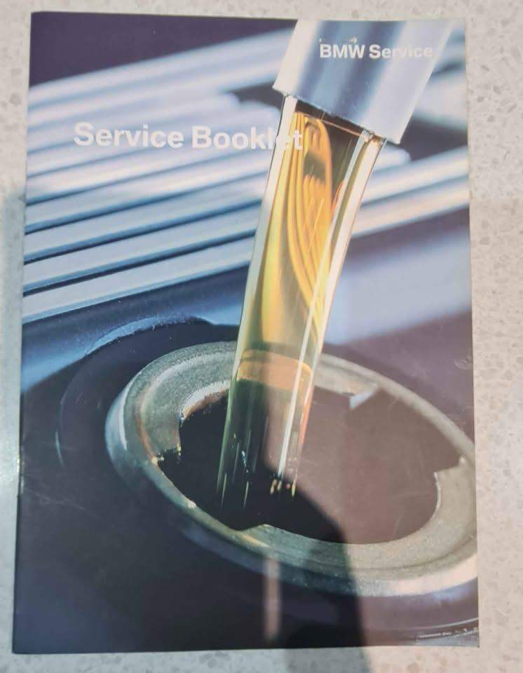 BMW 530i E61 service booklet