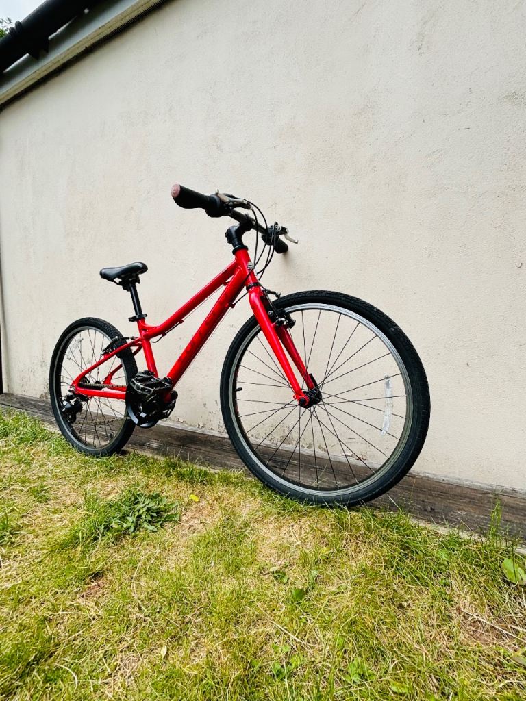 CARRERA KIDS BIKE IN AMAZING CONDITION 