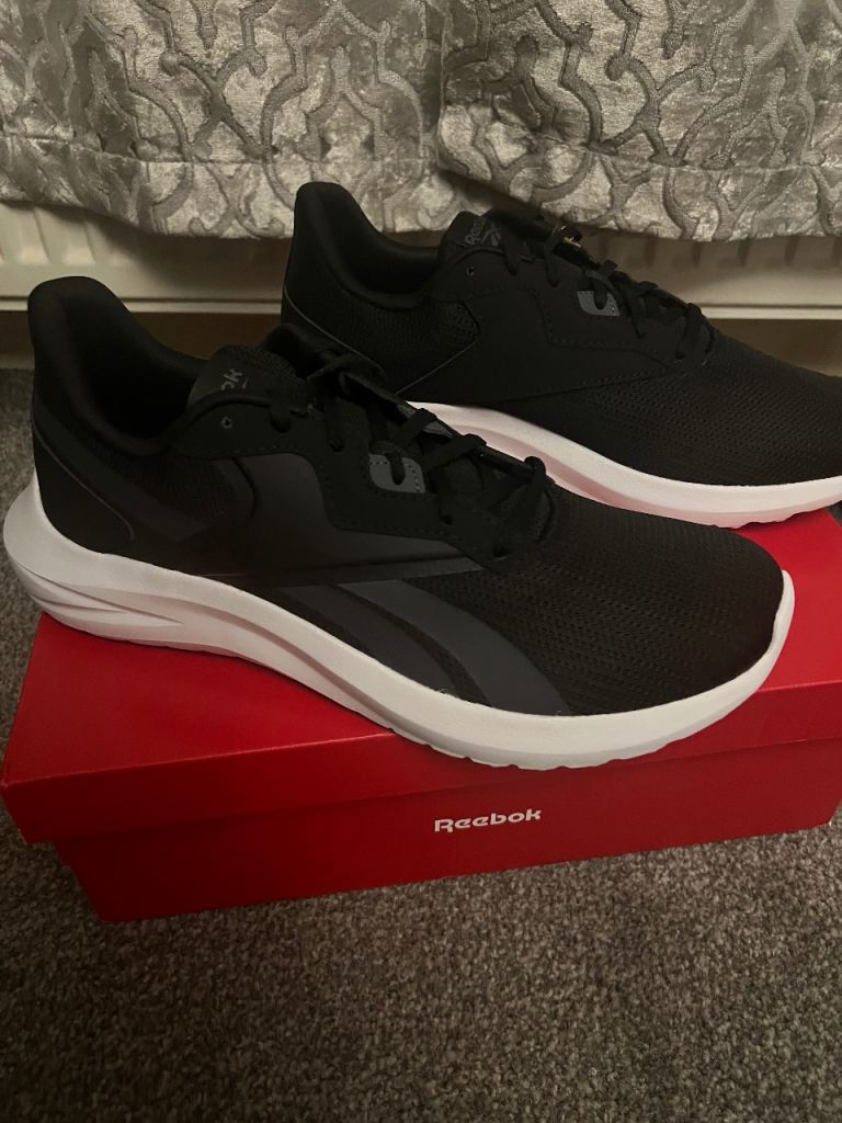 Brand New Reebok Trainers size 9 