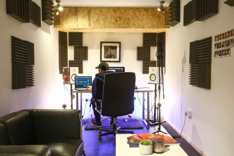 Music Studio | SoundProofed Room | Podcast to Rent In Hackney East London E9