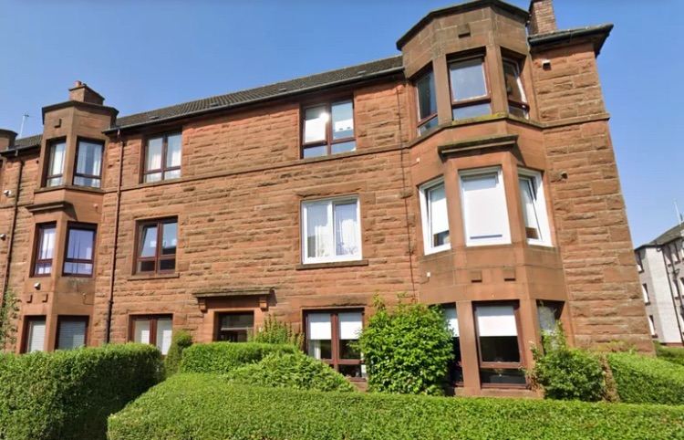 2 bedroom flat available in Gadie Street Riddrie