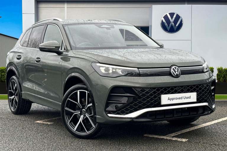 2025 Volkswagen Tiguan 1.5 TSI 272 eHybrid R-Line 5dr DSG Ã¢Â­ÂSunroof, IQ lights , Info PackÃ¢Â...