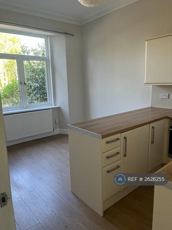 2 bedroom flat in Hillend Place, Edinburgh, EH8 (2 bed) (#2626255)