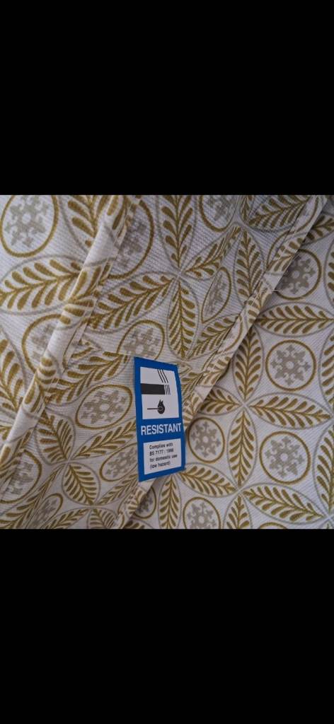 Single divan – Good Condition, Patterned